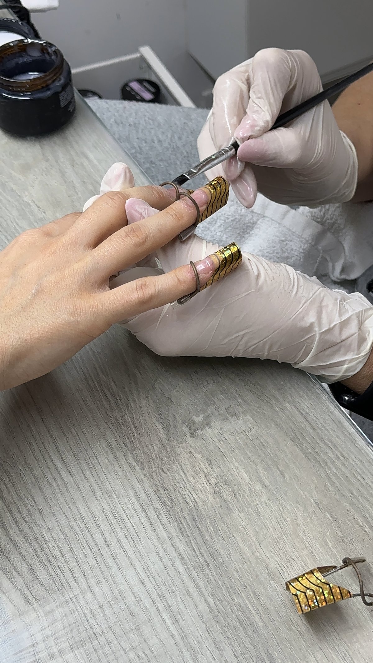 Dettaglio unghie gel Leini centro estetico NEFER