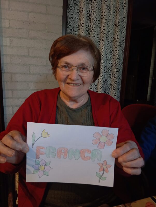 Momento conviviale nella casa famiglia per anziani a Leinì